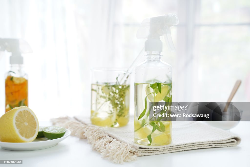 Homemade vinegar cleaning solution