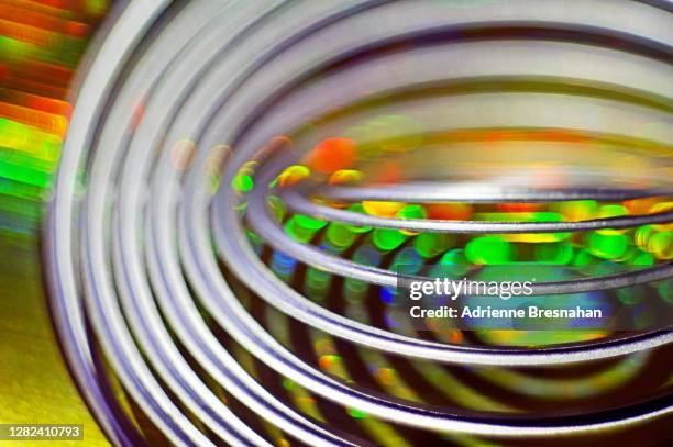 spinning silver rings - radiale symmetrie stock-fotos und bilder