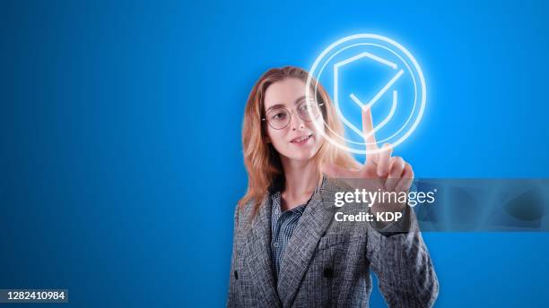 certified insurance approval or security accessibility system concepts, business woman is touching certification icon for secure protection on device screen against blue background. - interior coche photos et images de collection