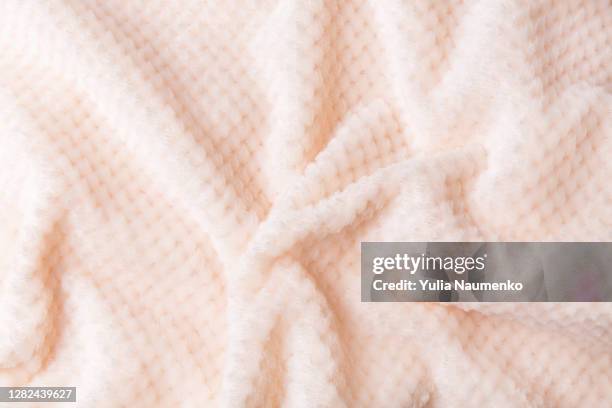 soft plush fleece material with a lot of relief folds. textil background. - douceur photos et images de collection
