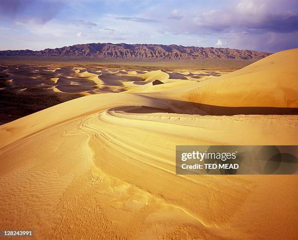 Gurvan Gurvan Saikhan Mountains Photos and Premium High Res Pictures - Getty ...