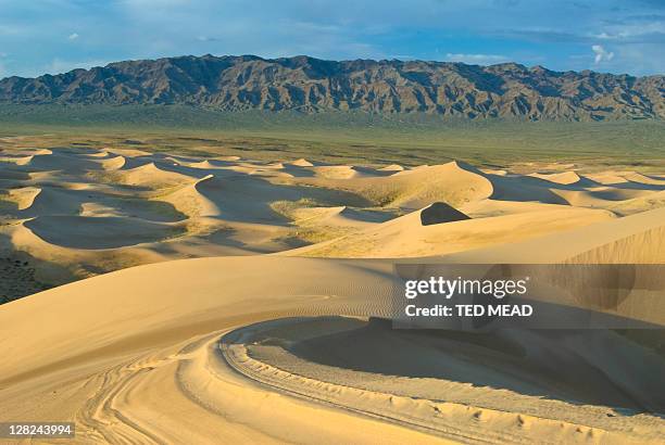 Gurvan Gurvan Saikhan Mountains Photos and Premium High Res Pictures - Getty ...