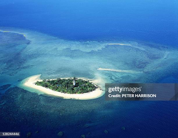aerial view of fitzroy island, low isles, great barrier reef, queensland - low island stock pictures, royalty-free photos & images
