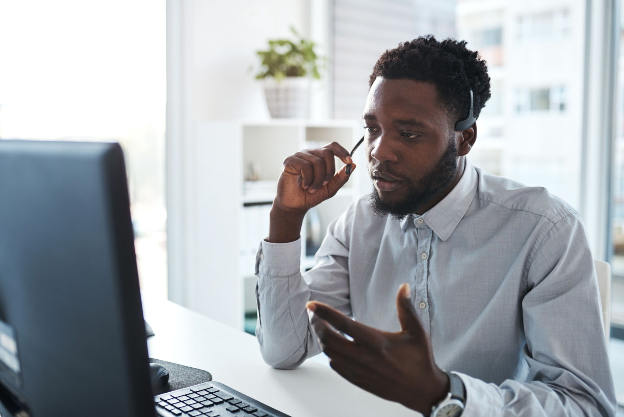 Providing helpful step-by-step instructions to a caller Providing helpful step-by-step instructions to a caller