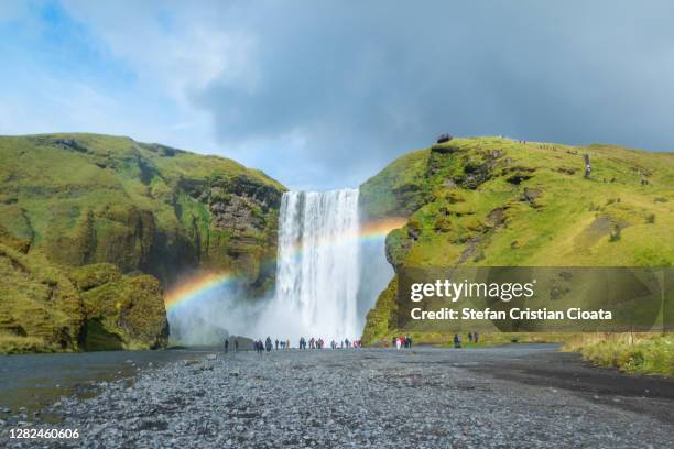 iceland landmark skogafoss waterfall - デティフォスの滝 ストックフォトと画像