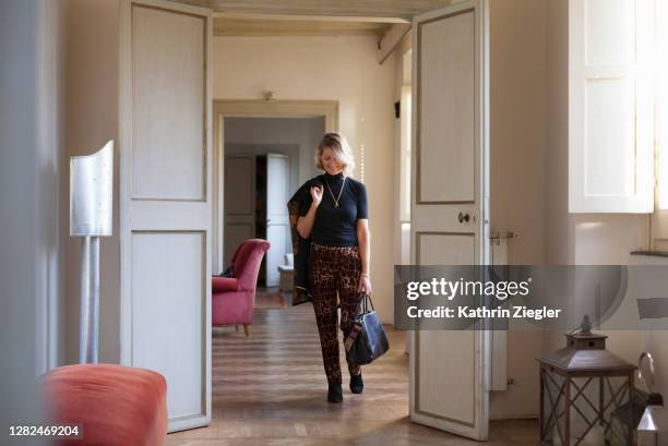 beautiful mature woman dressed to go out - leaving apartment stock pictures, royalty-free photos & images