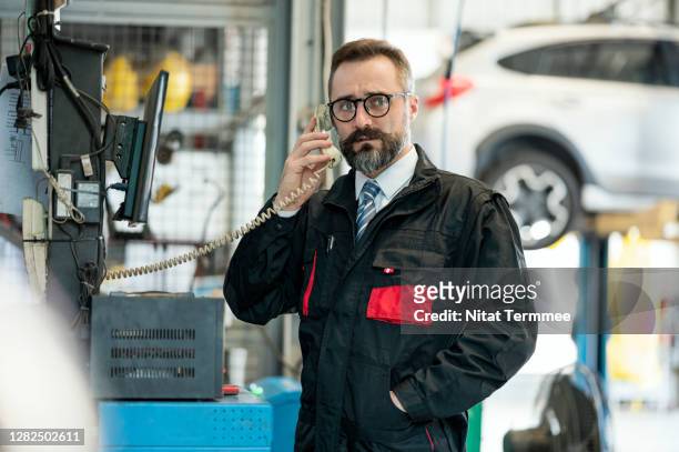 after sales assistance in auto repair center. customer service hotline on telephone call. we take good care for your car. - motor vehicle department stock pictures, royalty-free photos & images