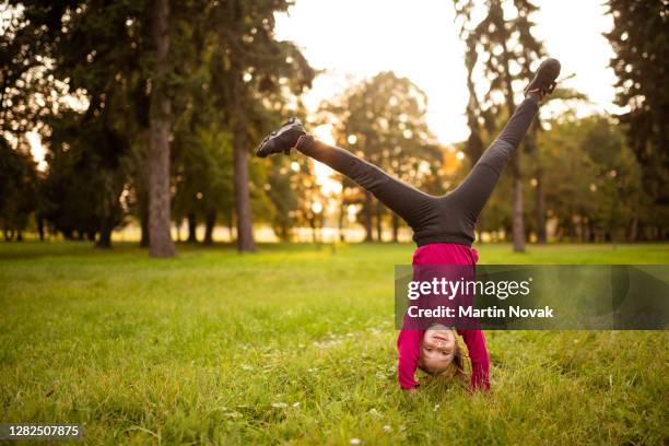 cartwheel - fun in nature - cartwheel stockfoto's en -beelden
