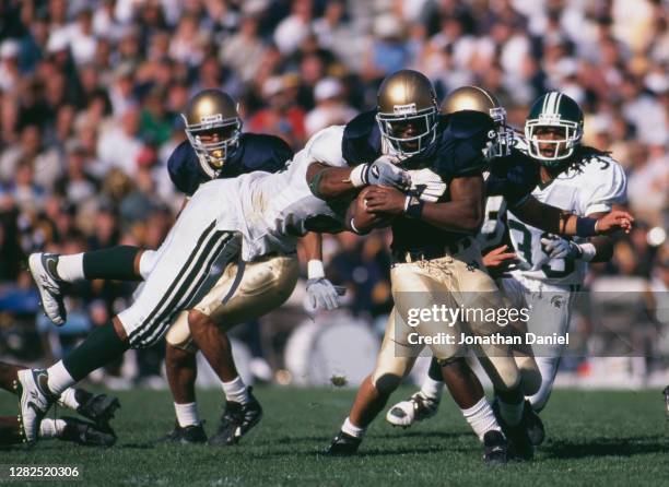 Julius Jones, Running Back for the Notre Dame Fighting Irish runs the football during NCAA Big Ten Conference college football game against the...