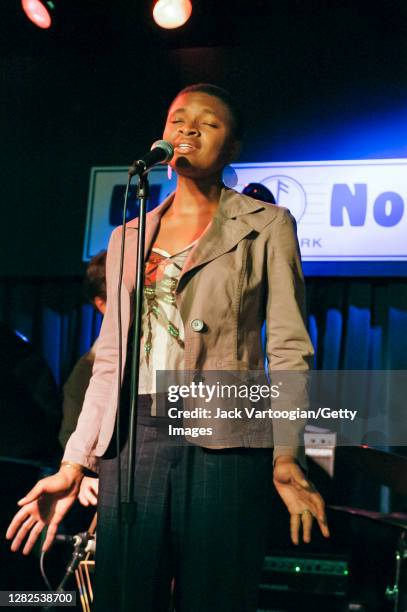 American Jazz and Gospel singer Lizz Wright performs onstage at the Blue Note nightclub, New York, New York, August 19, 2003.