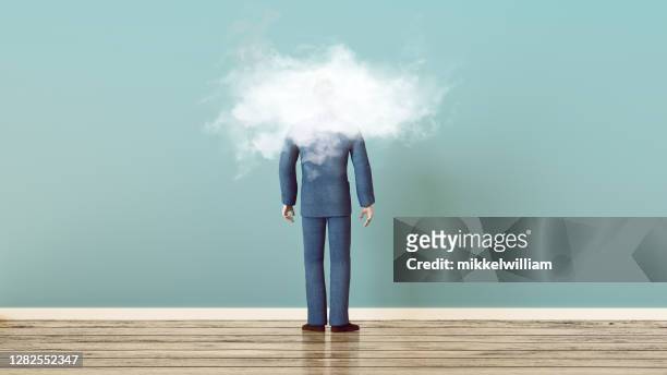 雲の中で頭を抱える概念 - 統合失調症 ストックフォトと画像