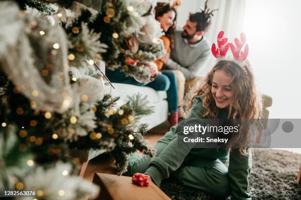 christmas present under the tree - christmas presents under tree stock pictures, royalty-free photos & images