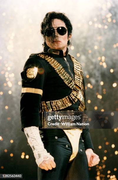 Mj Singer Michael Jackson Sings Fotografías e imágenes de stock - Getty Images