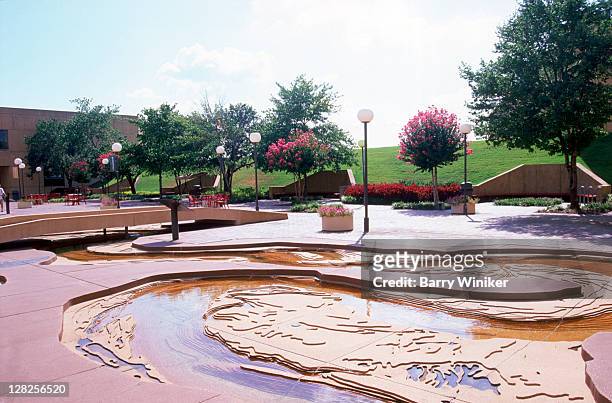mud island river pk, mississippi river valley - memphis - tennessee ストックフォトと画像