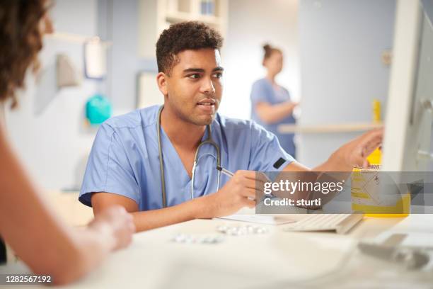 medical consultation - junior doctor stock pictures, royalty-free photos & images