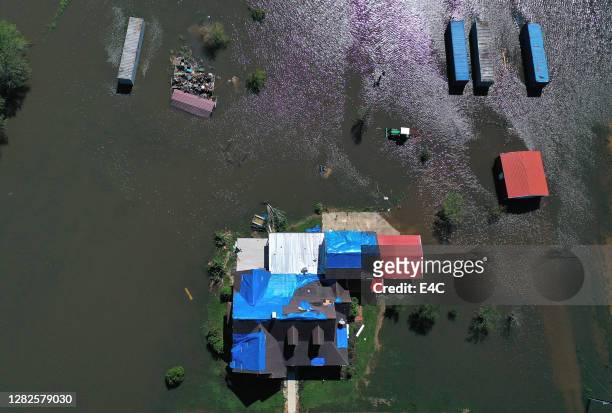 luftaufnahme von hurrikan-überflutungen in louisiana - hurricane stock-fotos und bilder