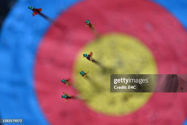 archery - target with arrows, close-up - arrow bullseye stock pictures, royalty-free photos & images