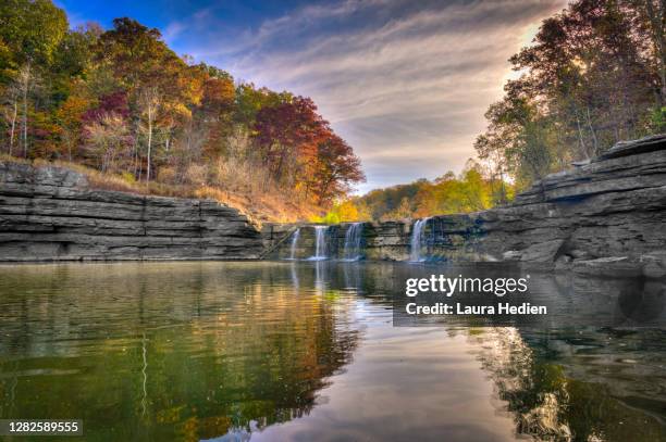 waterfalls in the autumn in the midwest - indiana stock-fotos und bilder