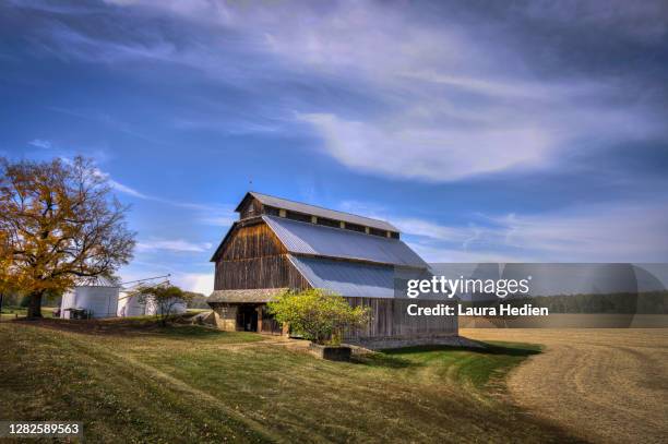 old barns and buildings in the us - extreme weather farm stock pictures, royalty-free photos & images