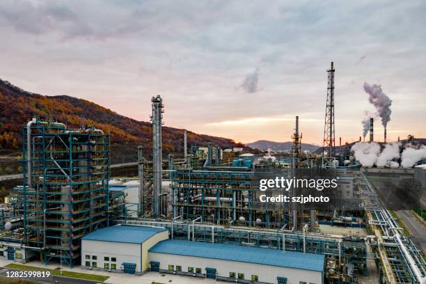 Refineries Pict 84 Internet Of Things And Oil Refinery Stock Photos, High-Res Pictures ...
