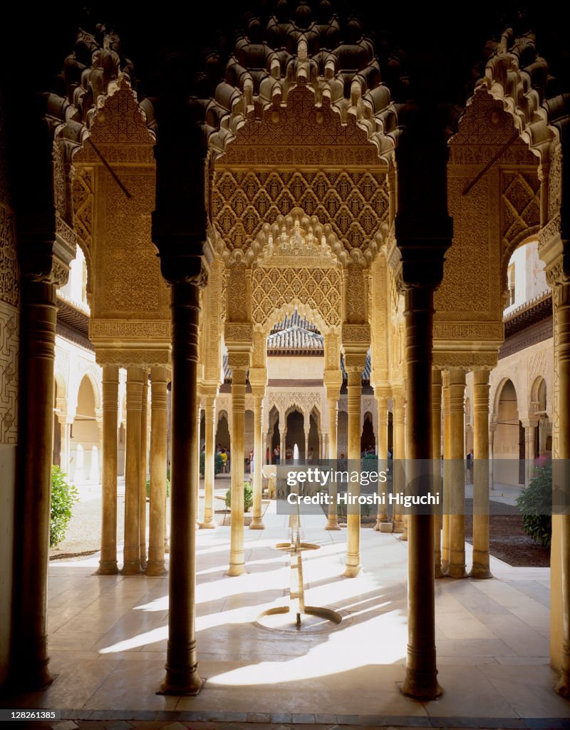 Court of the Lions, The Alhambra, Andalucia, Granada, Spain