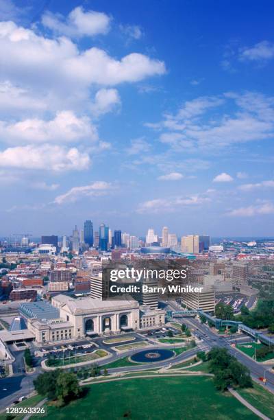 union station and downtown skyline, kansas city, missouri - kansas city skyline ストックフォトと画像