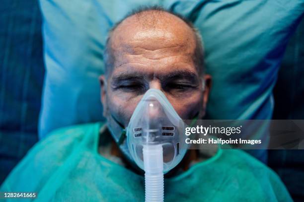 top view of senior covid-19 patient with oxygen mask in hospital, coronavirus concept. - gasmask bildbanksfoton och bilder