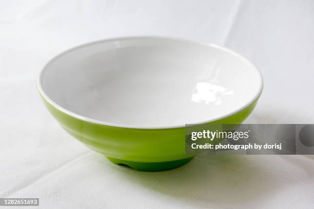 empty noodles soup bowl - scodella per zuppa foto e immagini stock