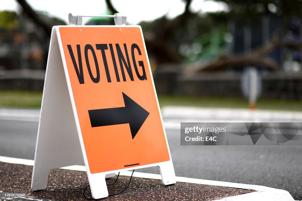 Sign directing voters to polling location