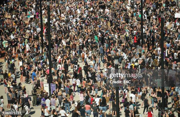 aerial view of protestors in in minneapolis - protestor stock pictures, royalty-free photos & images