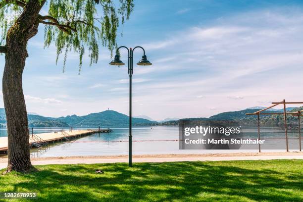 strandbad ufer vom wörthersee menschenleer - klagenfurt stock pictures, royalty-free photos & images