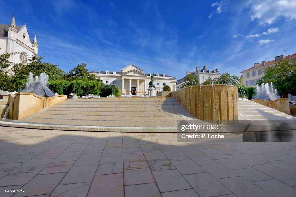Pau, the Palace of Justice around the place of liberation.