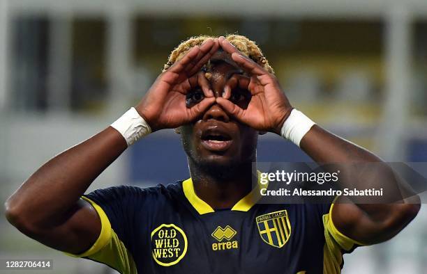 Yann Karamoh of Parma Calcio celebrates after scoring the opening goal during the Coppa Italia match between Parma Calcio and Pescara Calcio at Ennio...