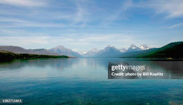 glacier national park, lake mcdonald - orilla del lago fotografías e imágenes de stock