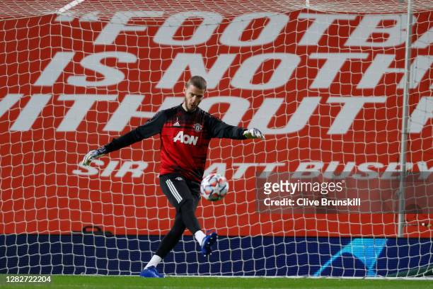 David De Gea of Manchester United warms up prior to during the UEFA Champions League Group H stage match between Manchester United and RB Leipzig at...