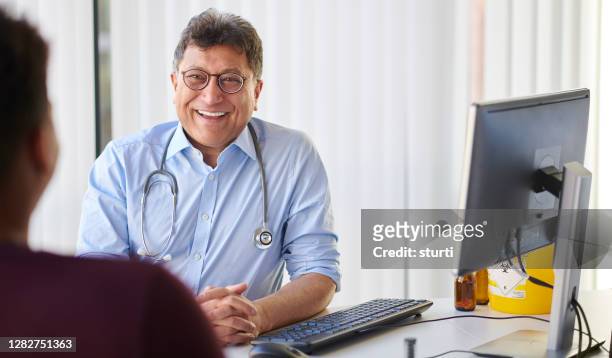 friendly gp - general practitioner stock pictures, royalty-free photos & images