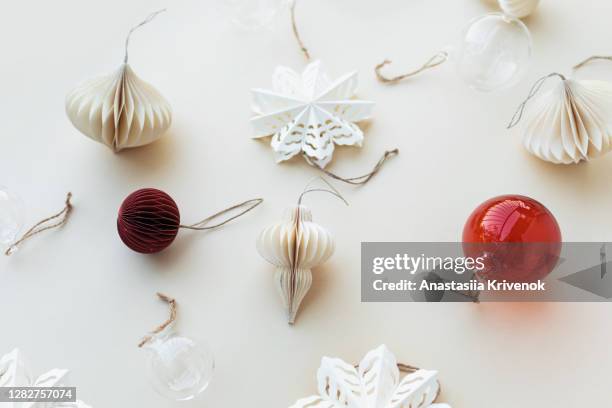 beige colored eco-friendly christmas ornaments made from paper and glass. - paper ball stock-fotos und bilder