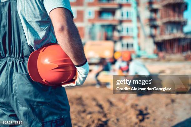 construction worker ready for work on site - civil engineering stock pictures, royalty-free photos & images