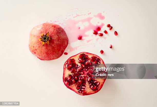 pomegranate - granaatappel stockfoto's en -beelden