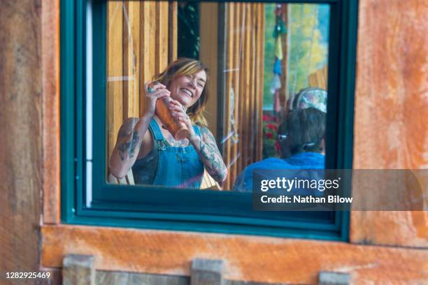 at home mixologist - cocktail shaker stock pictures, royalty-free photos & images