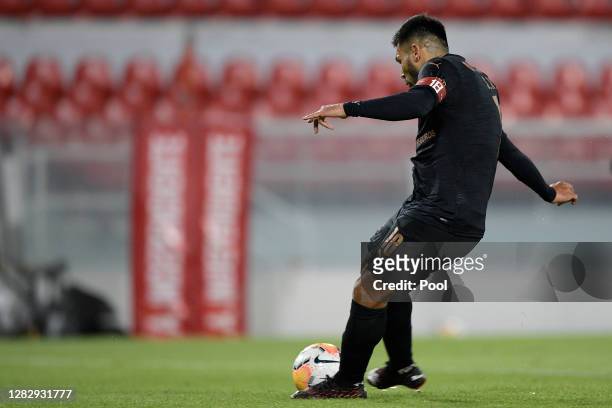 Silvio Romero of Independiente kicks a penalty to score the first goal of his team during a second round match of Copa CONMEBOL Sudamericana 2020...