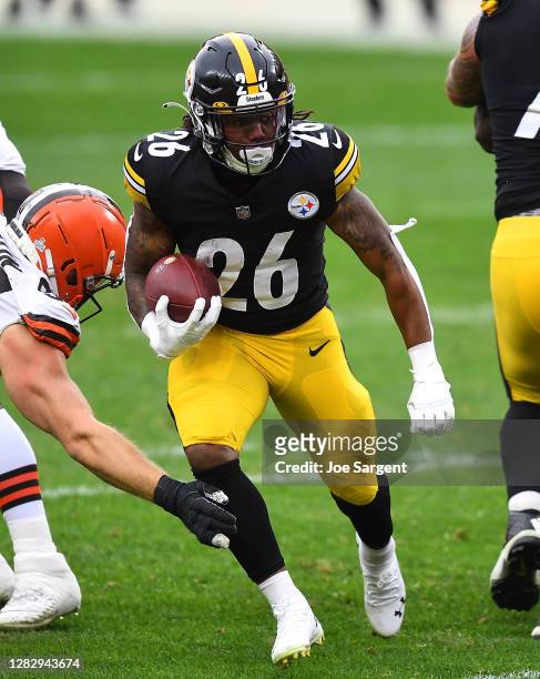 Anthony McFarland of the Pittsburgh Steelers in action during the game against the Cleveland Browns at Heinz Field on October 18, 2020 in Pittsburgh,...