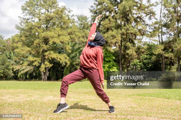 muslim girls exercise in a park - zumba dance stock pictures, royalty-free photos & images