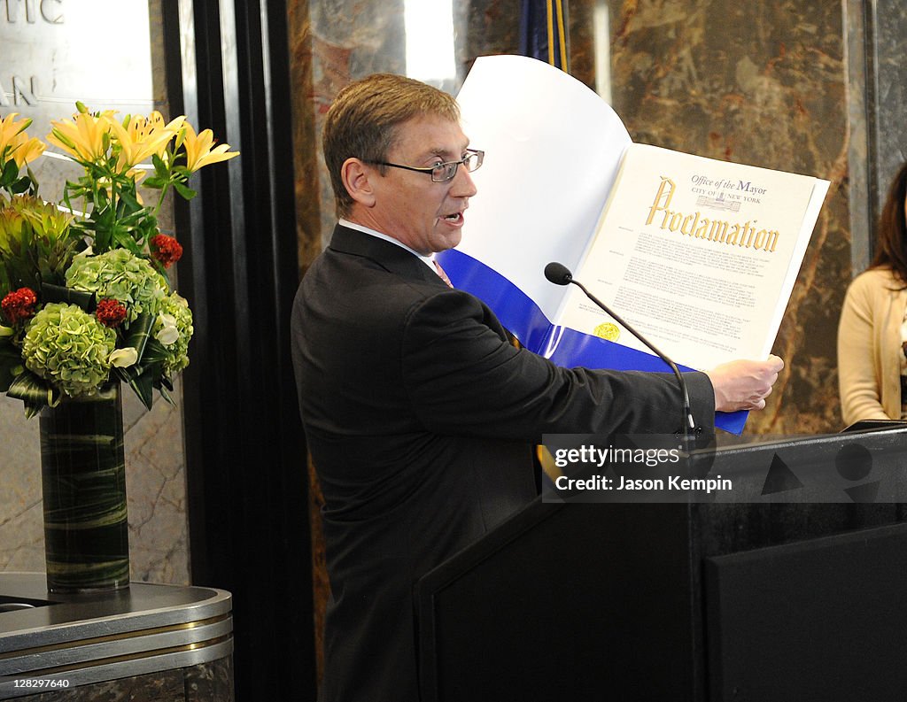 Jumpstart's Read For The Record At The Empire State Building