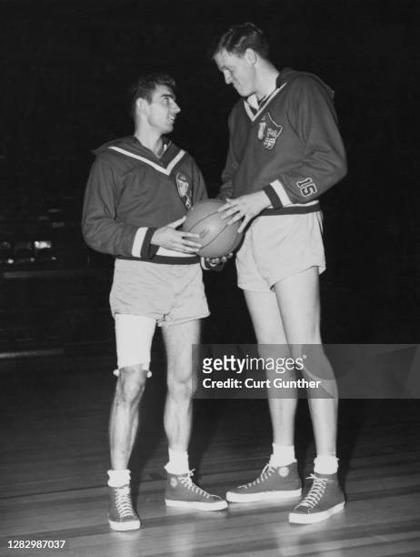 American basketball players Bill Lienhard and Clyde Lovellette of the Kansas Jayhawks, the University of Kansas NCAA championship team, talk things...