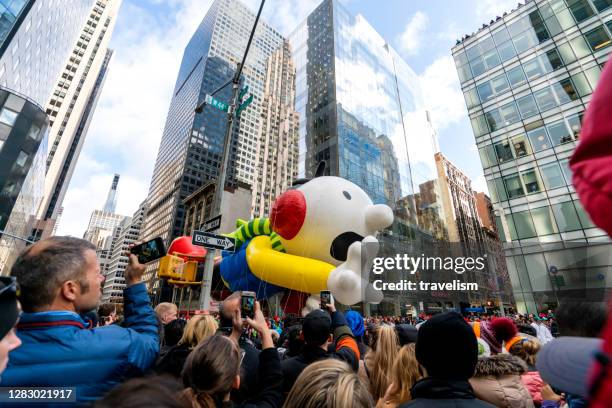 das tagebuch eines wimpy kid, greg heffley ballon wird den central park west in der macys thanksgiving day parade in new york geführt - festival of remembrance 2019 stock-fotos und bilder