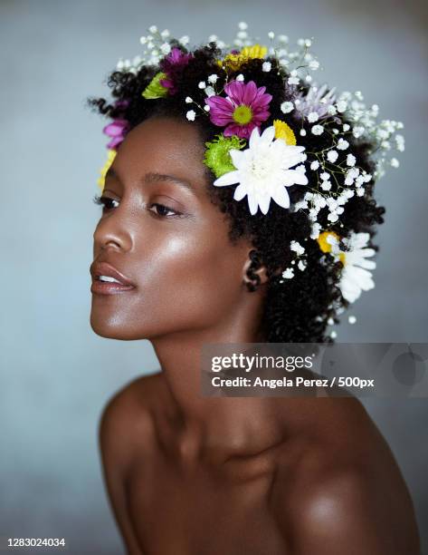 345 African American Flower Hair Photos and Premium High Res Pictures - Getty Images 345 African American Flower Hair Photos and Premium High Res Pictures - Getty Images