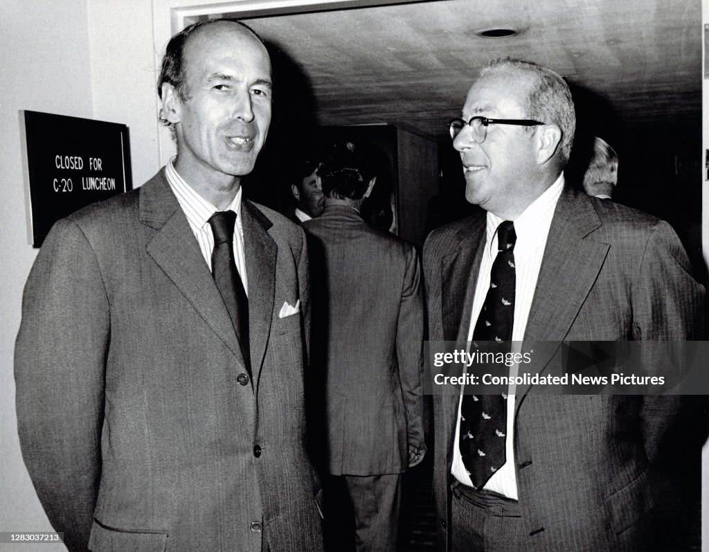 Giscard & Shultz Talk At IMF Meeting