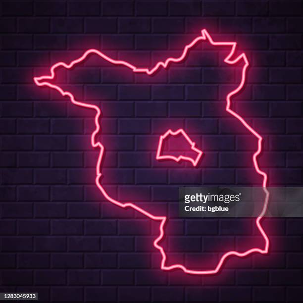brandenburgische karte - leuchtendes neonschild auf ziegelwandhintergrund - brandenburg stock-grafiken, -clipart, -cartoons und -symbole
