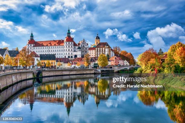 old town with trees in autumn colors, neuburg an der donau, bavaria, germany - baviera fotografías e imágenes de stock